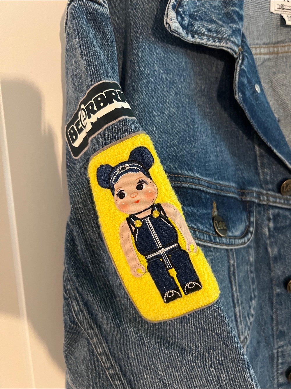 Lee x Bearbrick 🐻 Denim Trucker Jacket with Multicolor Embroidered Patches - Picture 8 of 11